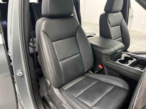 Used 2025 Chevrolet Suburban Z71 AWD/4WD image 29