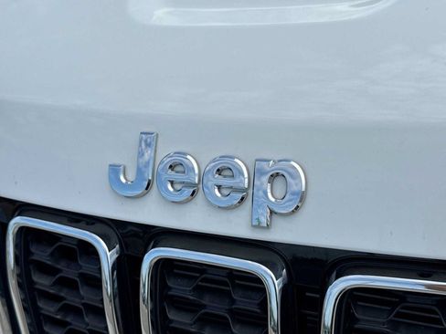 Used 2020 Jeep Grand Cherokee Limited AWD/4WD image 11