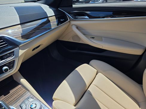 Used 2018 BMW 530i RWD image 35