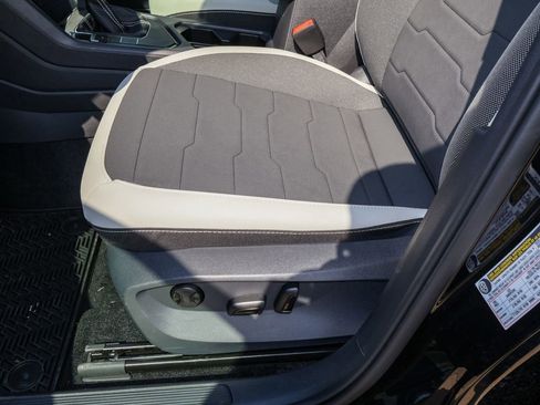 New 2026 Volkswagen Taos SE FWD image 13