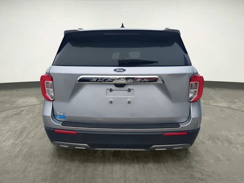 Used 2023 Ford Explorer XLT w/ Equipment Group 202A image 4