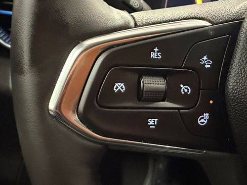 Used 2025 Chevrolet Trax LT w/ LT Convenience Package FWD image 33