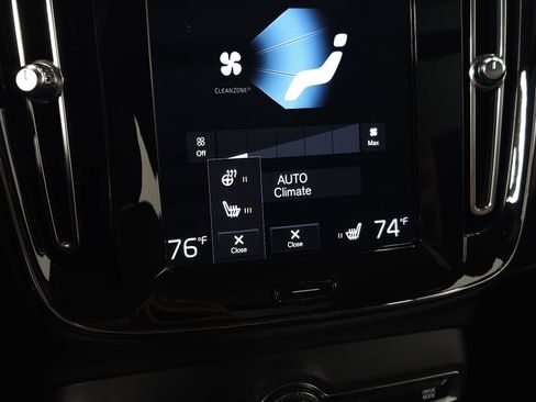 Used 2022 Volvo XC40 T5 Momentum w/ Premium Package image 26