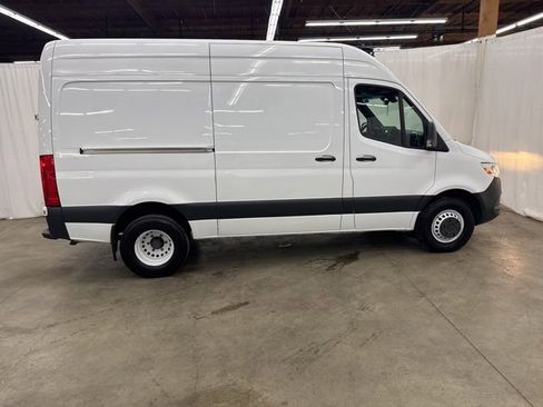 Used 2019 Freightliner Sprinter 2500 image 23