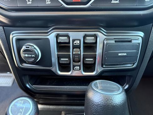 Used 2023 Jeep Gladiator Overland image 22