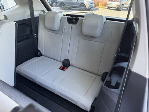 Used 2023 Volkswagen Tiguan SE w/ Panoramic Sunroof Package FWD image 35