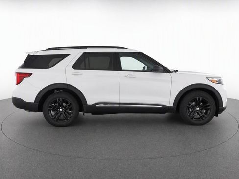 Used 2023 Ford Explorer XLT w/ Equipment Group 202A RWD image 11
