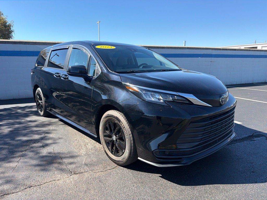 Used 2023 Toyota Sienna LE FWD image 7