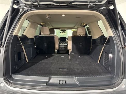 Used 2024 Ford Expedition Limited image 10