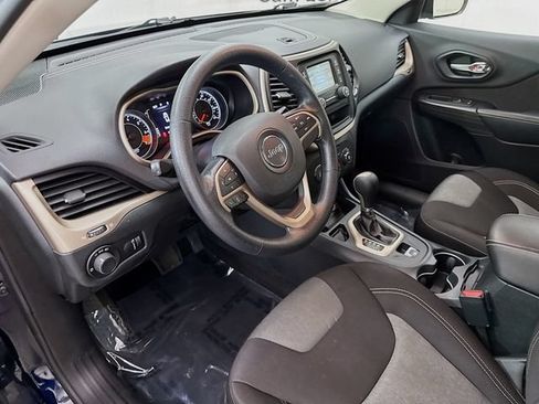 Used 2015 Jeep Cherokee Sport FWD image 9