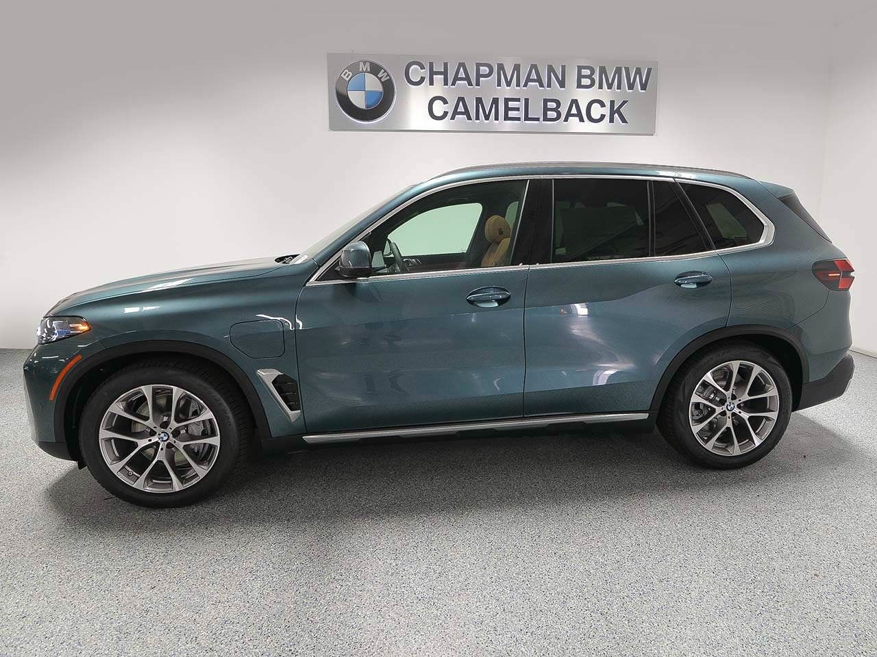 Used 2026 BMW X5 xDrive50e AWD/4WD image 3