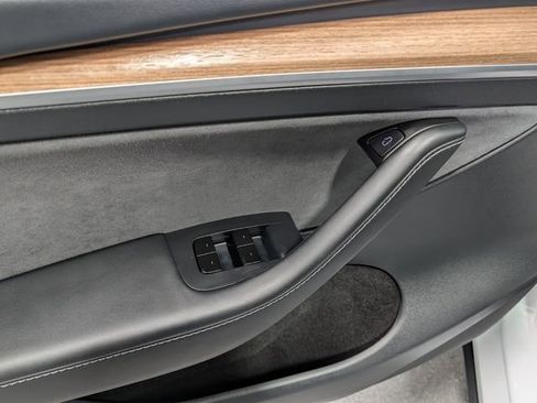 Used 2025 Tesla Model Y Long Range image 16