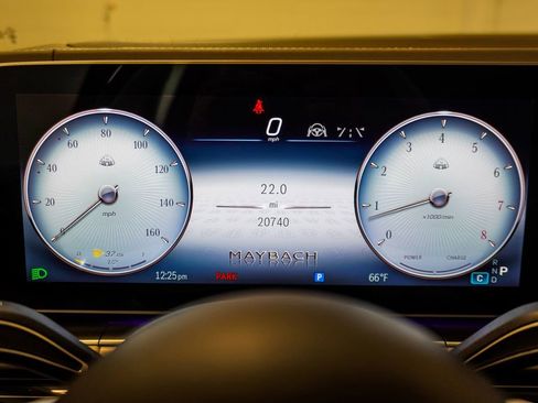 Used 2024 Mercedes-Benz Maybach GLS 600 4MATIC image 30