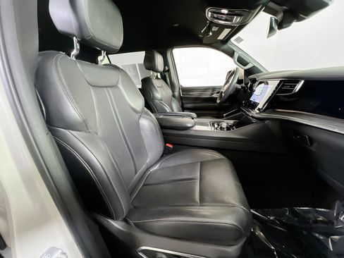 Used 2022 Jeep Wagoneer Series III image 30