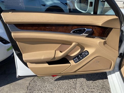Used 2014 Porsche Panamera image 12