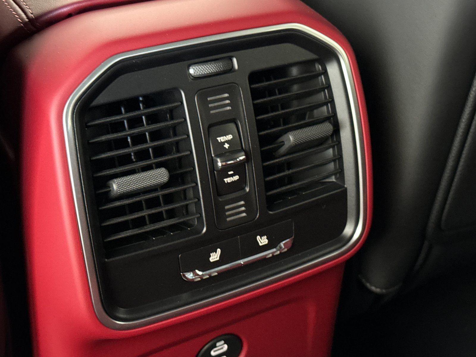 Certified 2026 Porsche Macan AWD/4WD image 15