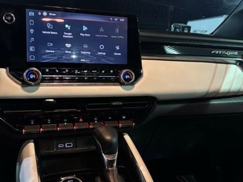 Used 2024 GMC Canyon AT4X image 19