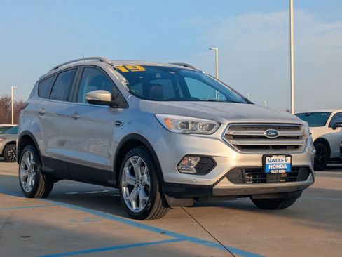 Used 2019 Ford Escape Titanium AWD/4WD image 4