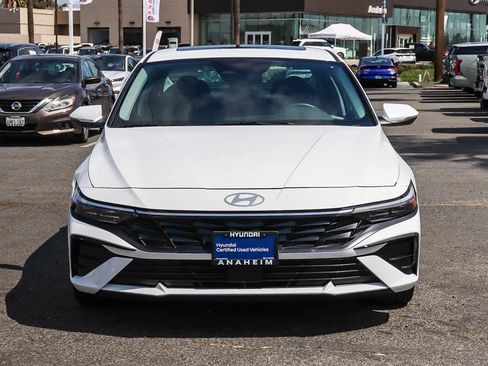 Used 2025 Hyundai Elantra Limited FWD image 2
