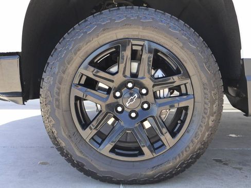 Used 2025 Chevrolet Silverado 1500 LT Trail Boss w/ Convenience Package II AWD/4WD image 6