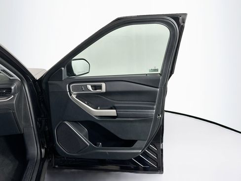 Used 2024 Ford Explorer XLT w/ Equipment Group 202A image 33