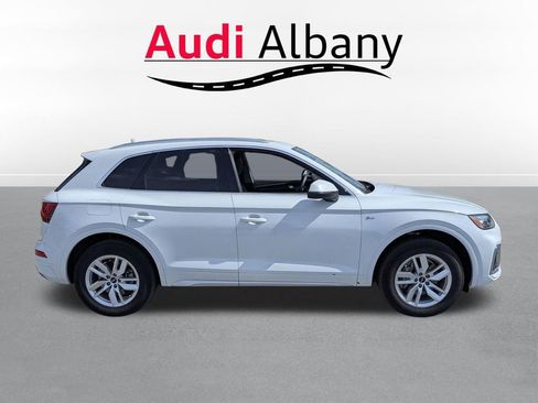 Used 2023 Audi Q5 2.0T Premium w/ Convenience Package image 3