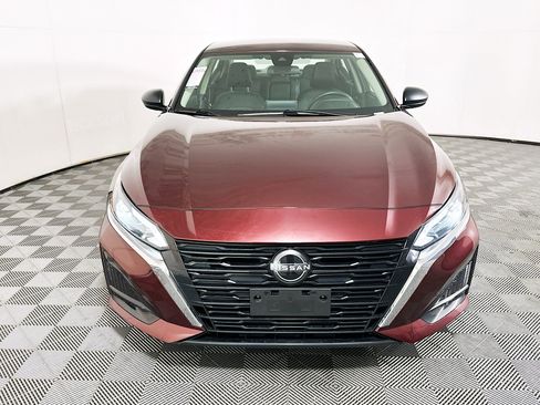 Used 2024 Nissan Altima 2.5 SV FWD image 8