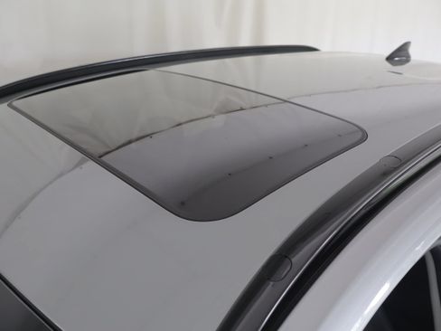 Used 2023 Kia Niro SX Touring FWD image 22