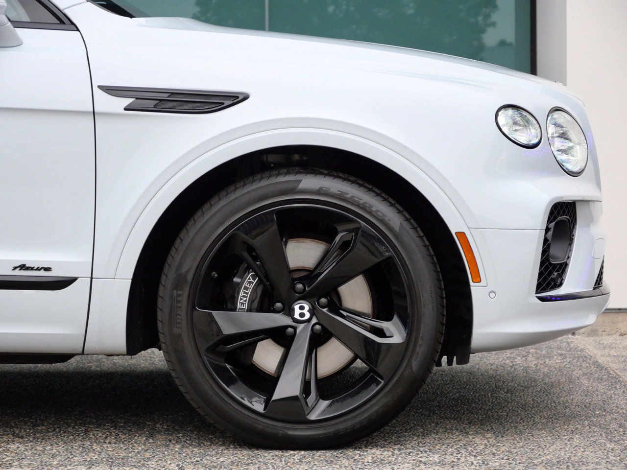 Used 2023 Bentley Bentayga AWD/4WD image 6