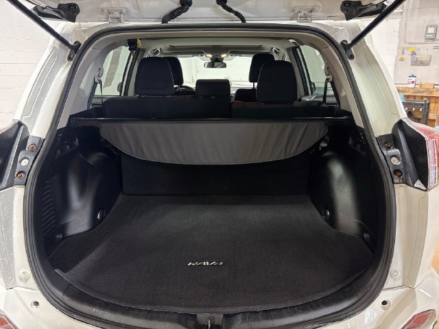 Used 2017 Toyota RAV4 XLE w/ Carpet Mat Package AWD/4WD image 21