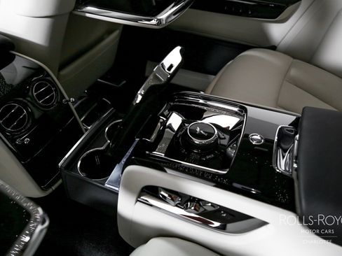 Certified 2025 Rolls-Royce Phantom Sedan image 24