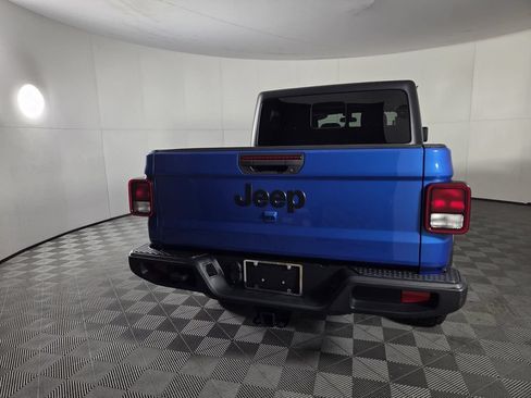 Used 2023 Jeep Gladiator Sport AWD/4WD image 5