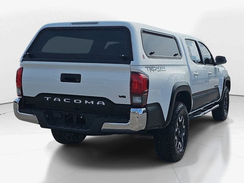 Used 2018 Toyota Tacoma TRD Off-Road image 5