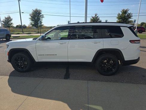 Certified 2024 Jeep Grand Cherokee L Laredo AWD/4WD image 9