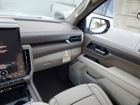 New 2026 GMC Yukon XL Denali w/ Denali Reserve Package image 15