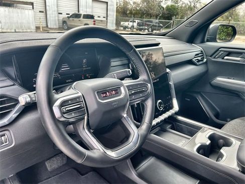 Used 2025 GMC Acadia Elevation image 11