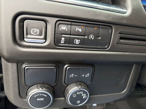 Used 2023 Chevrolet Suburban LT w/ Luxury Package image 36