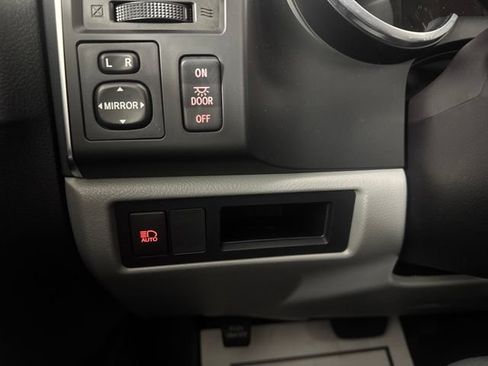 Used 2019 Toyota Sequoia SR5 AWD/4WD image 21