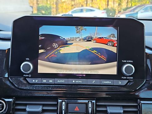 Used 2024 Nissan Pathfinder SV w/ SV Premium Package image 19