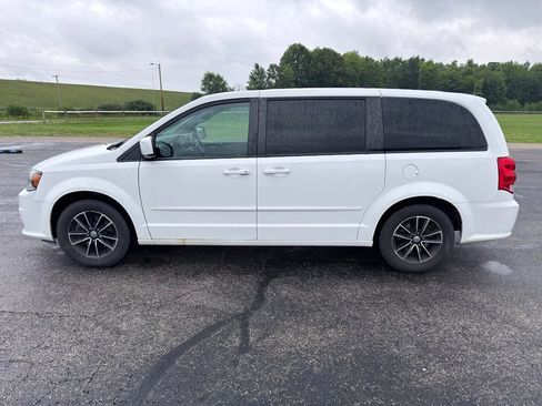 Used 2017 Dodge Grand Caravan SE FWD image 16
