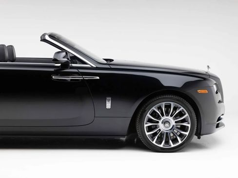 Used 2019 Rolls-Royce Dawn RWD image 35