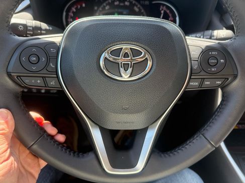 Used 2022 Toyota RAV4 Limited AWD/4WD image 16