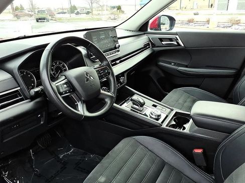 Used 2024 Mitsubishi Outlander SE image 14