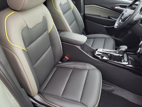 New 2026 Chevrolet Trax ACTIV w/ Sunroof Package FWD image 10