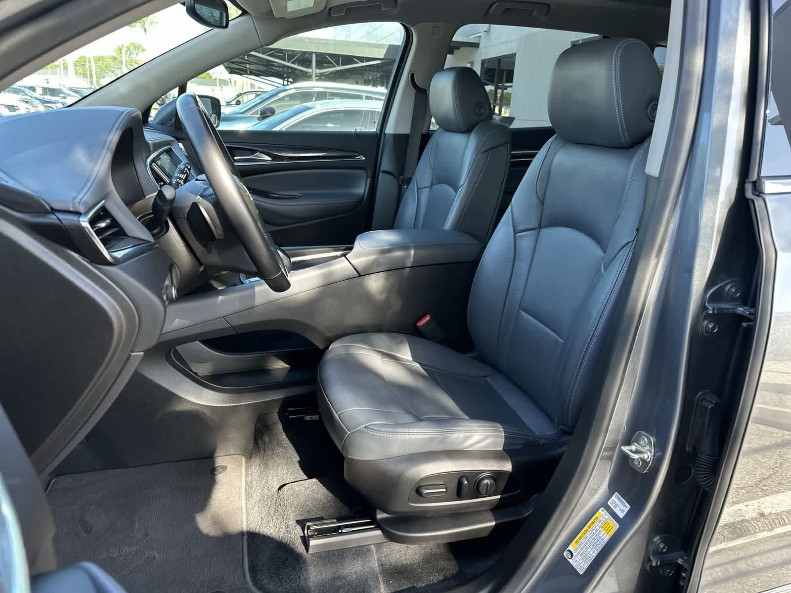 Used 2021 Buick Enclave Essence w/ Sound and Sites Package AWD/4WD image 3