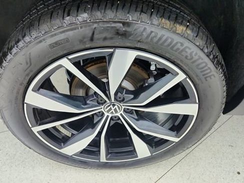 Used 2025 Volkswagen Atlas Cross Sport SEL Premium R-Line AWD/4WD image 58