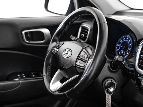 Used 2020 Hyundai Venue SEL w/ Convenience Package FWD image 11