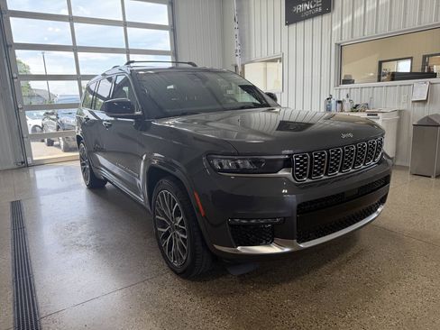 Used 2023 Jeep Grand Cherokee L Summit AWD/4WD image 6