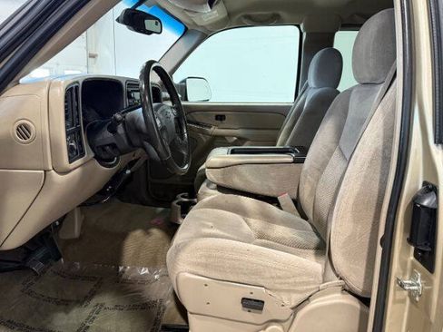 Used 2005 Chevrolet Silverado 2500 LS w/ Skid Plate Package AWD/4WD image 15