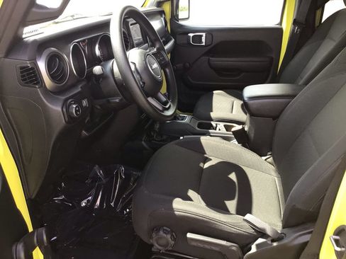 Used 2023 Jeep Gladiator Sport AWD/4WD image 9